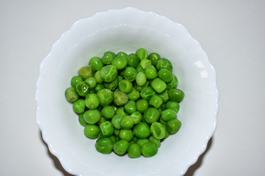 Drain water from peas and keep in a bowl