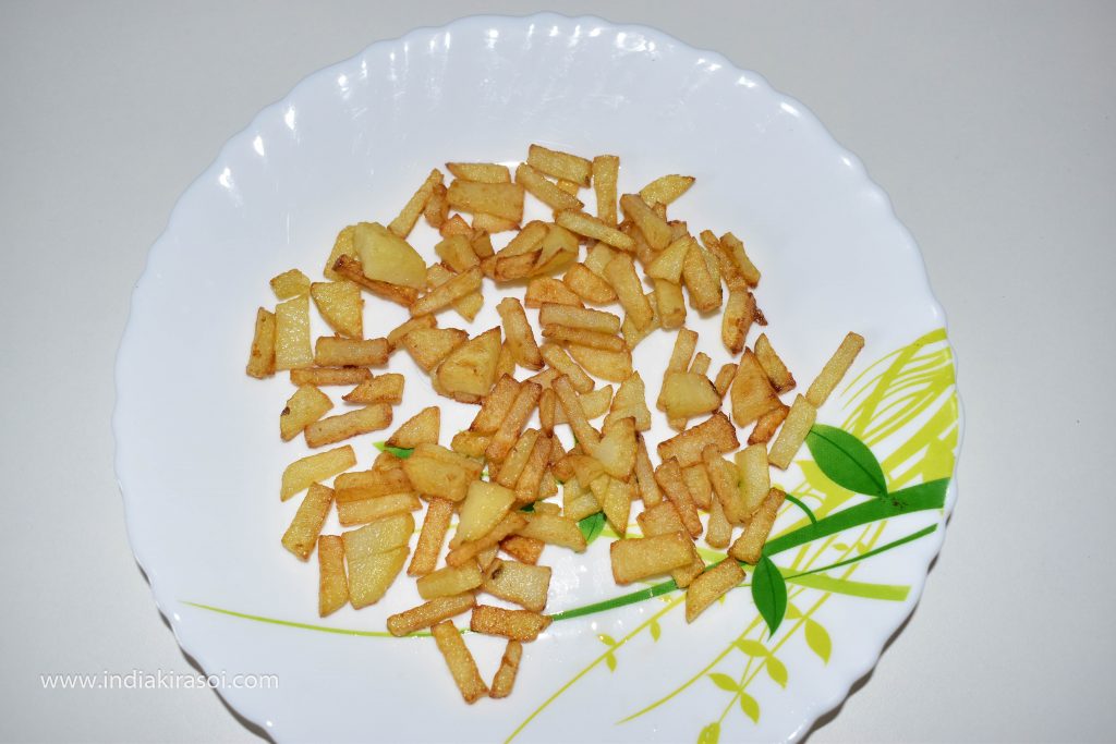 When the potatoes are fried, take them out in a separate plate.