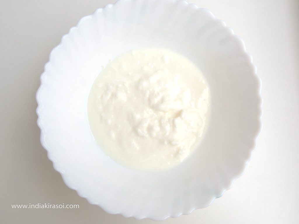 Take 100 grams of curd in a bowl.