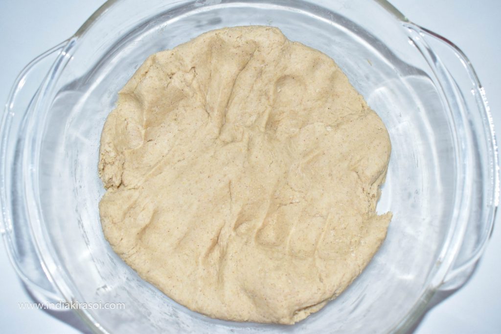 Add a little water, knead the dough very well, the dough is kneaded like bread, not too hard and not too soft.