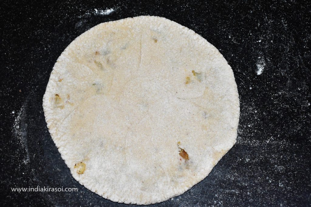 The size of the paratha disc should be 4 to 5 inches.