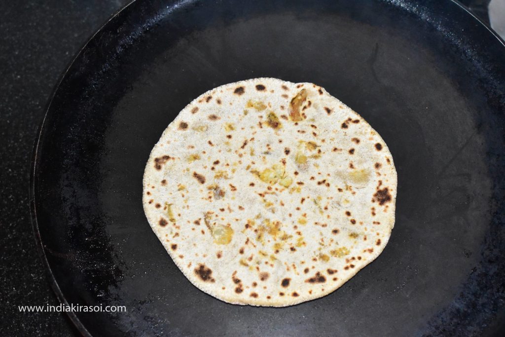 Again Change the side of the paratha after 40<span class="wprm-timer" data-seconds="40"></span> seconds.