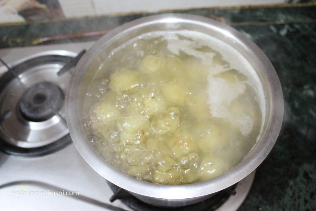 Cook the gooseberry on high heat for 15 minutes.