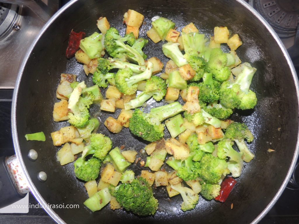 Keep in mind that broccoli is not cooked much. When broccoli is 90% cooked, then add 3 teaspoons lemon juice in the last.