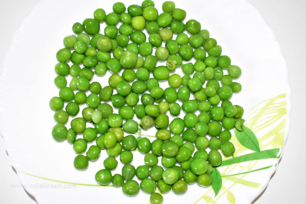 Take 1 cup or 100 grams of green peas.