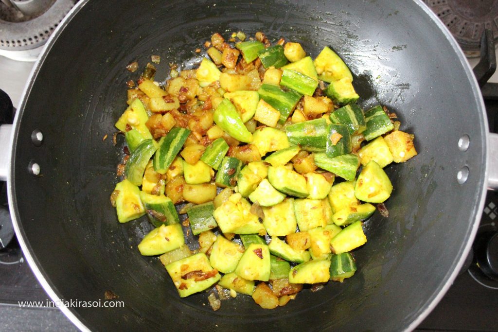 Mix salt and coriander powder well in the pointed gourd/parwal.
