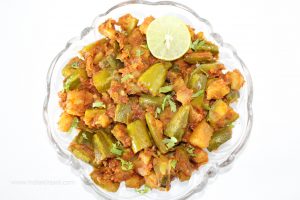 Pointed Gourd Potato Tomato Dry Recipe / Parwal Aloo Tamatar Sookhi Sabji