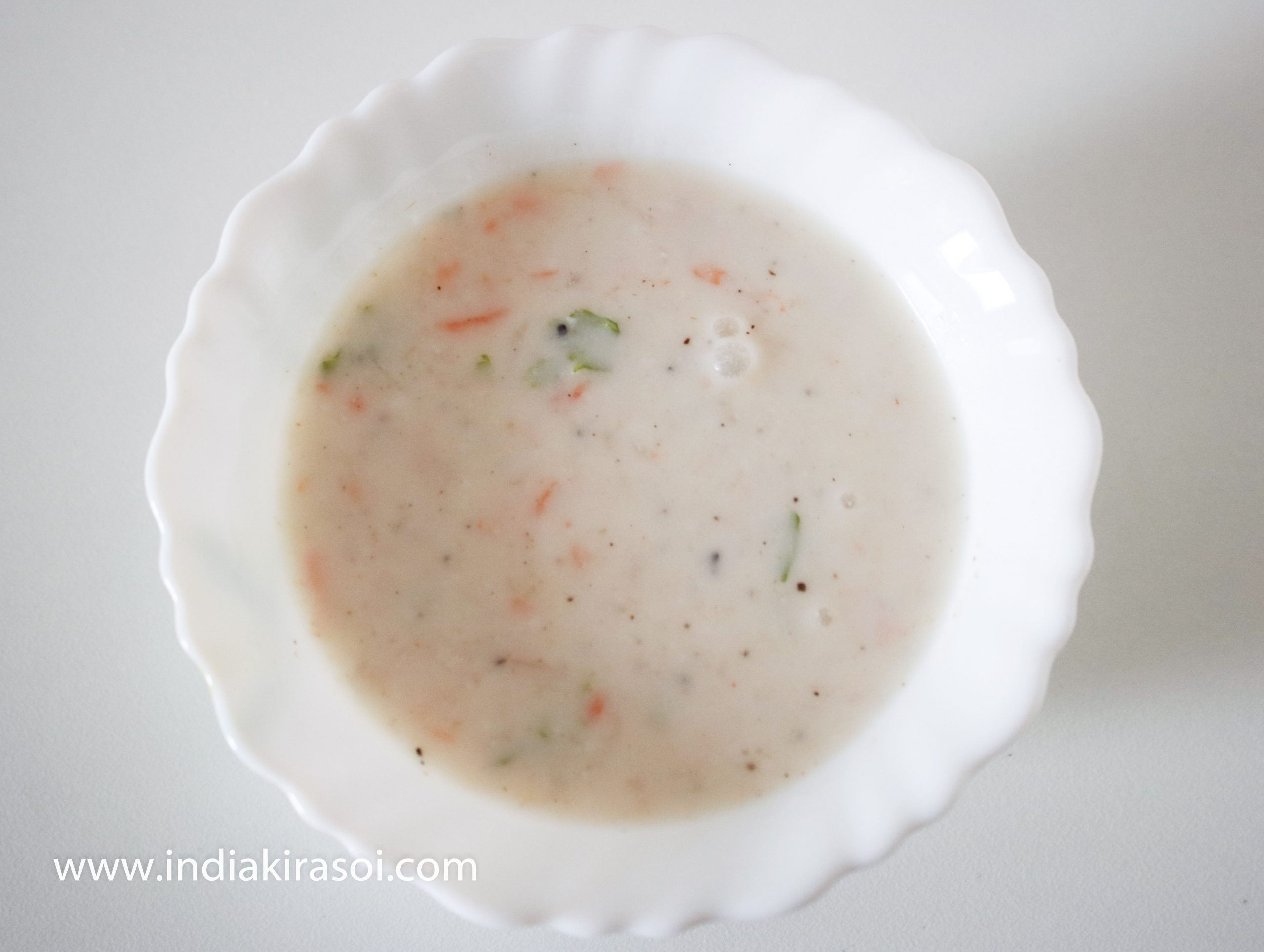 This raita is made very quickly.This raita is very tasty to eat and is also beneficial for the stomach.
